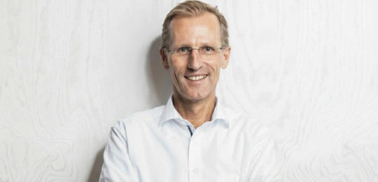 PYKA2867 holz-1000x546.